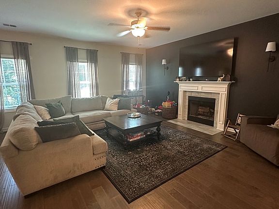 5th image of 121 Hart Preserve Dr