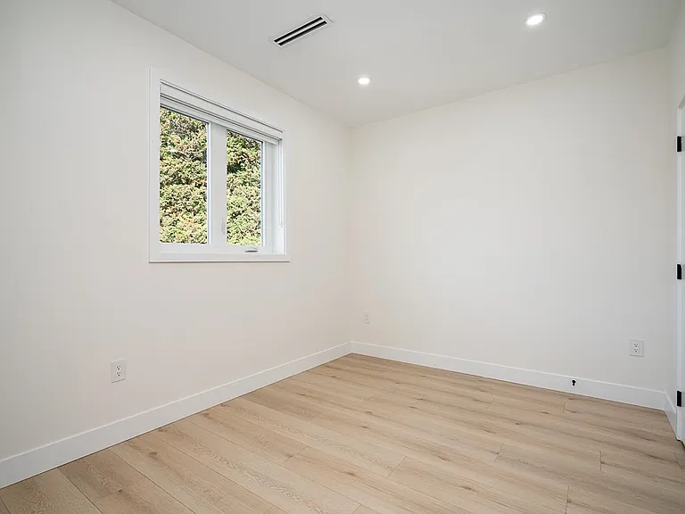 4 W 28th Ave — Photo 20