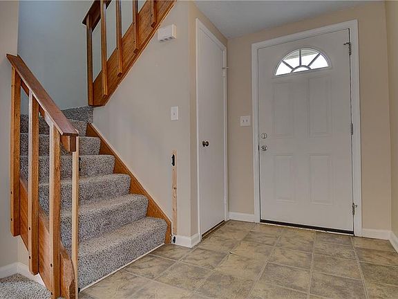 3rd image of 5329 Glenville Cir