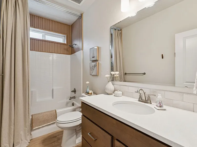 secondary bath