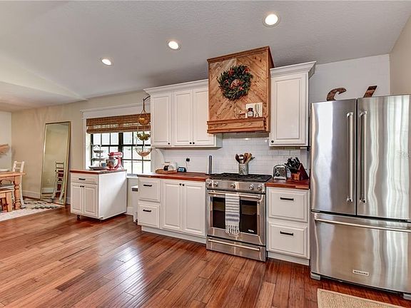 4th image of 690 Forest Ln