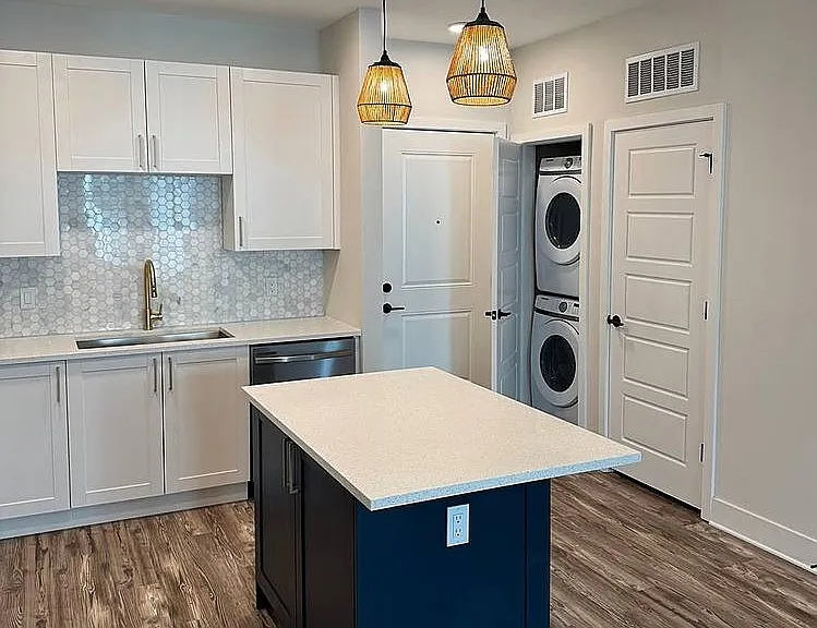 5200 W Tyson Ave — Photo 12