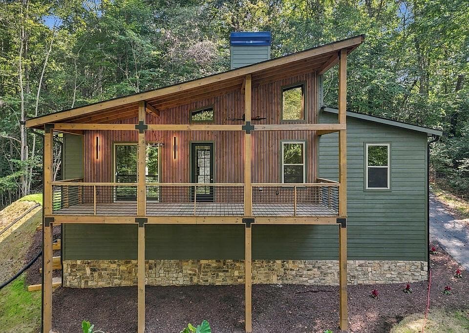 1st image of 93 Elmwood Cir