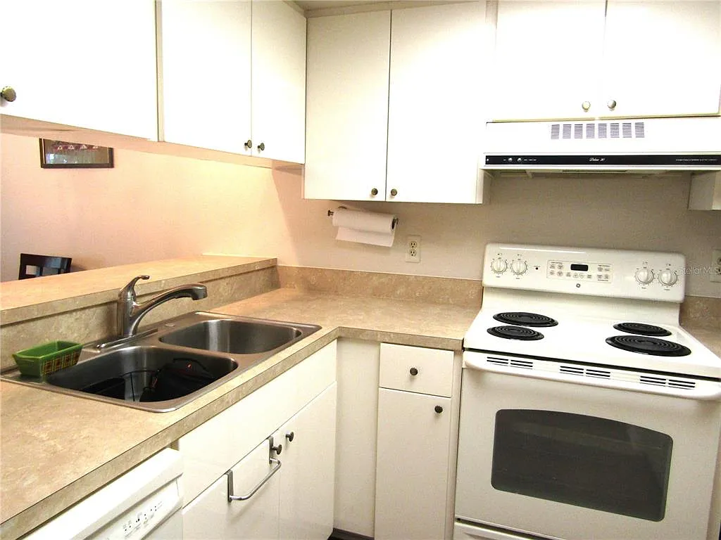 2 bed, 2.0 bath, 967 sqft, $1,595 — Photo 3