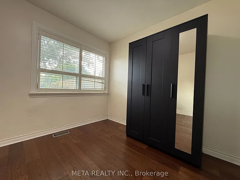 556 McCowan Rd — Photo 36