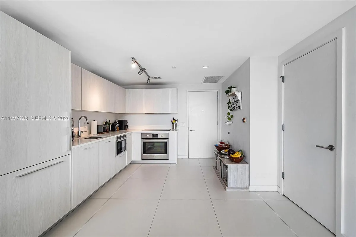 Building Photo - 501 NE 31st St #3009