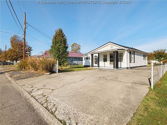 5th image of 114 6th Ave N