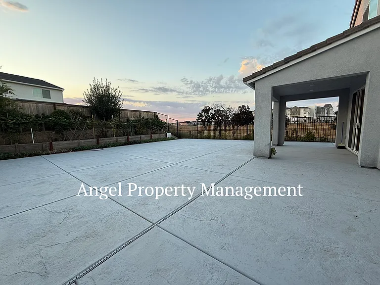 433 Fuchsia Ct — Photo 24