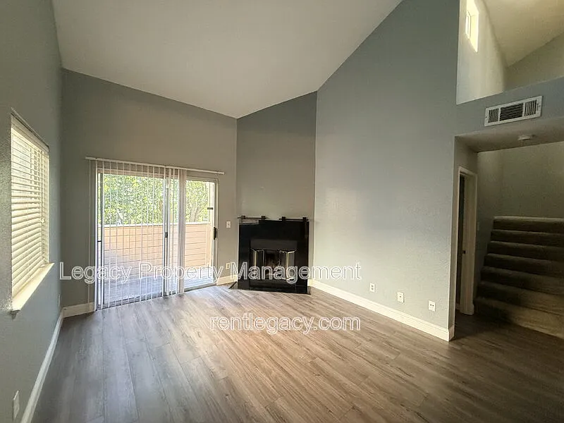 2 bed, 2.0 bath, 968 sqft, $1,750 — Photo 3