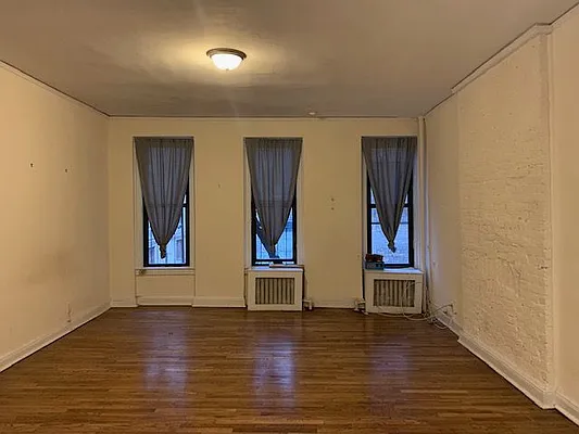 Rented by Salon Realty Corp | media 7