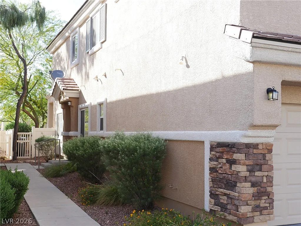 3 bed, 2.5 bath, 1625 sqft, $1,800 — Photo 3