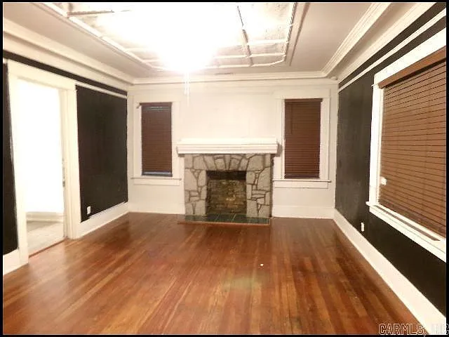 303 E Nichols St — Photo 3
