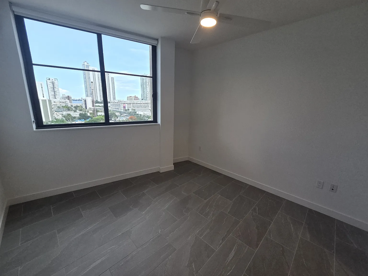 1 bed, 568 sqft, $2,380 — Photo 3