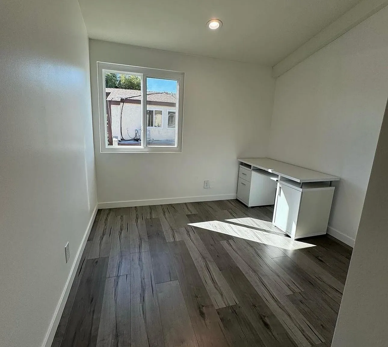 3 bed, 900 sqft, $3,300 — Photo 4