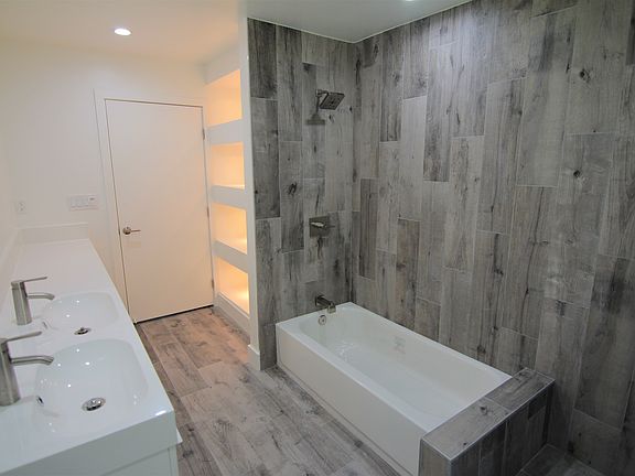 5th image of 811 1/2 6th St #205