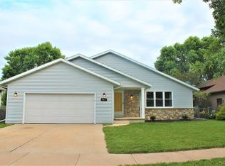 2911 E Dietzen Dr, Appleton, WI 54915