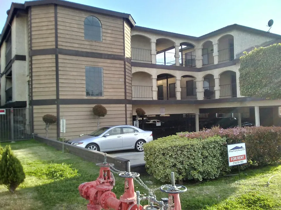 218 W Vermont Ave #12