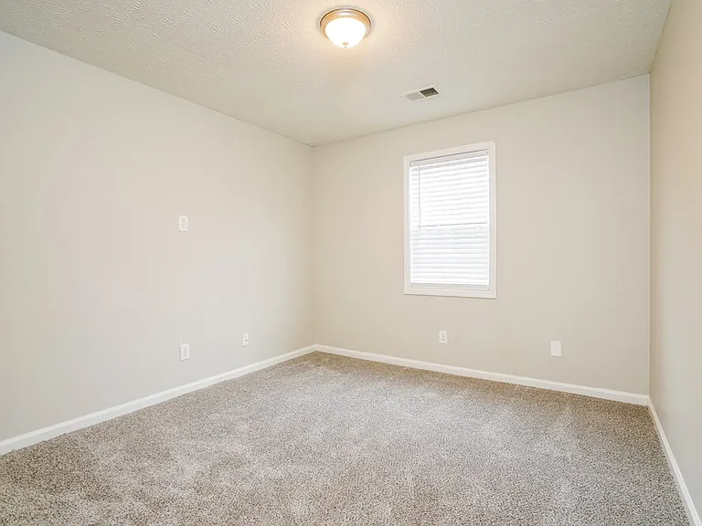 4877 Plymouth Trce — Photo 14
