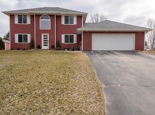 2976 Longview Ln, Suamico, WI 54173
