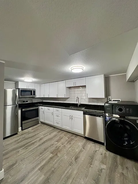 Building Photo - 1427 9th Ave #9