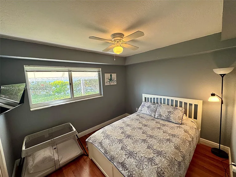 881 Ocean Dr — Photo 41