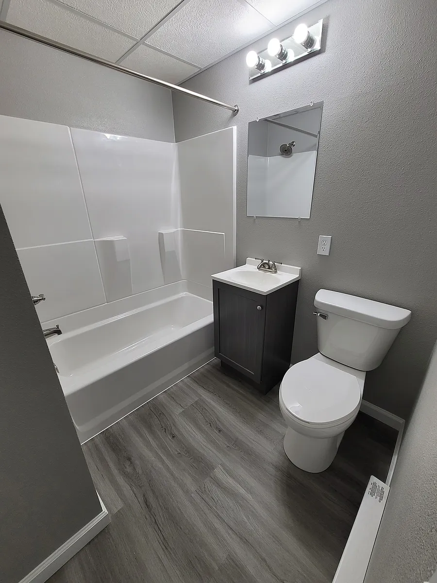 Building Photo - 1351 Iowa Ave SE #1