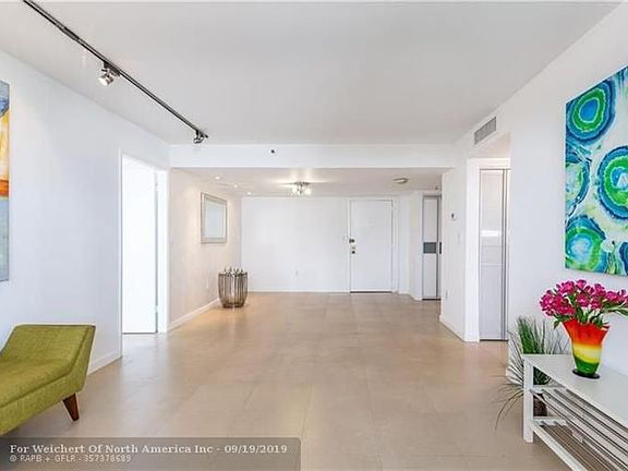 5th image of 1621 Collins Ave APT 305