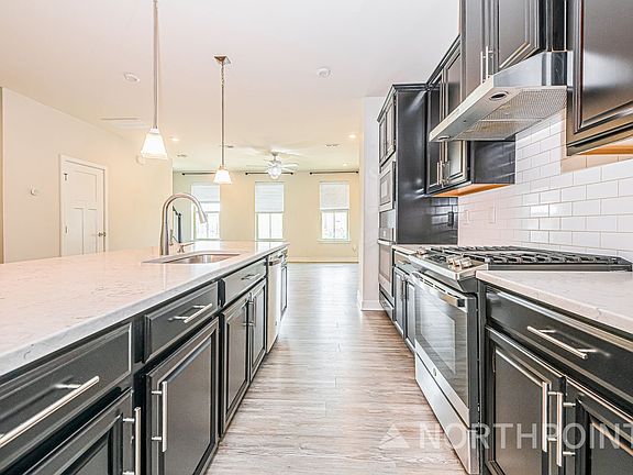 3rd image of 934 Channing Park Cir