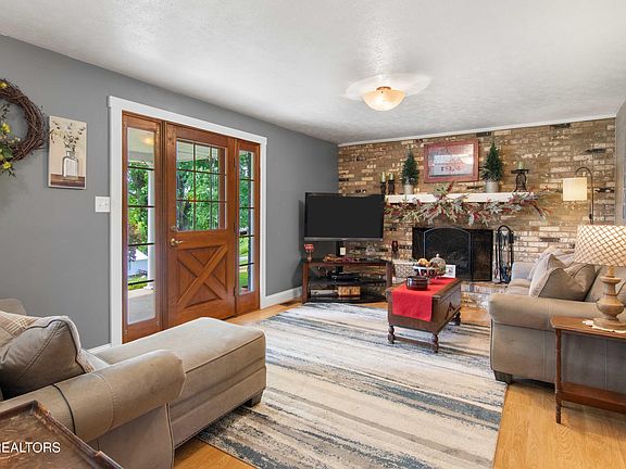 4th image of 2485 Indian Ridge Rd