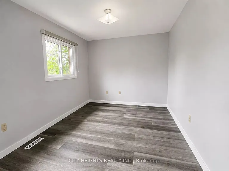 164 Daniels Cres — Photo 15