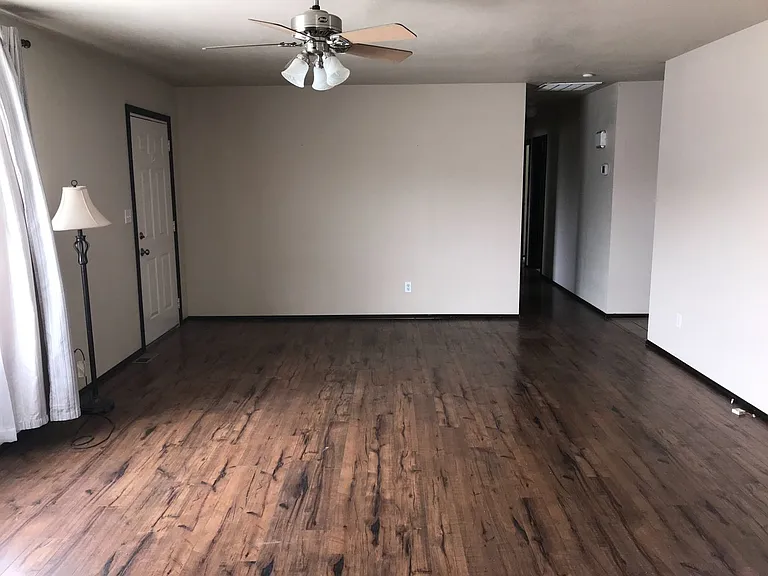 210 W Nelson Rd — Photo 3