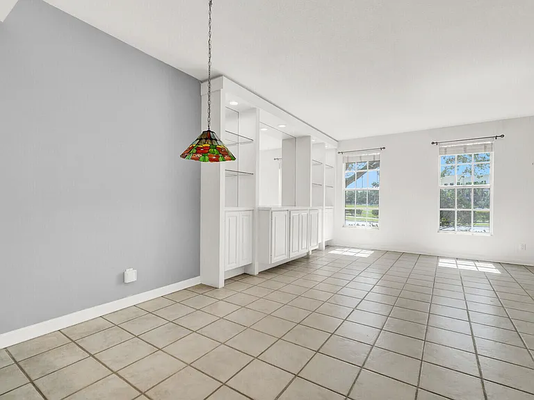 133 Wentworth Ct — Photo 9