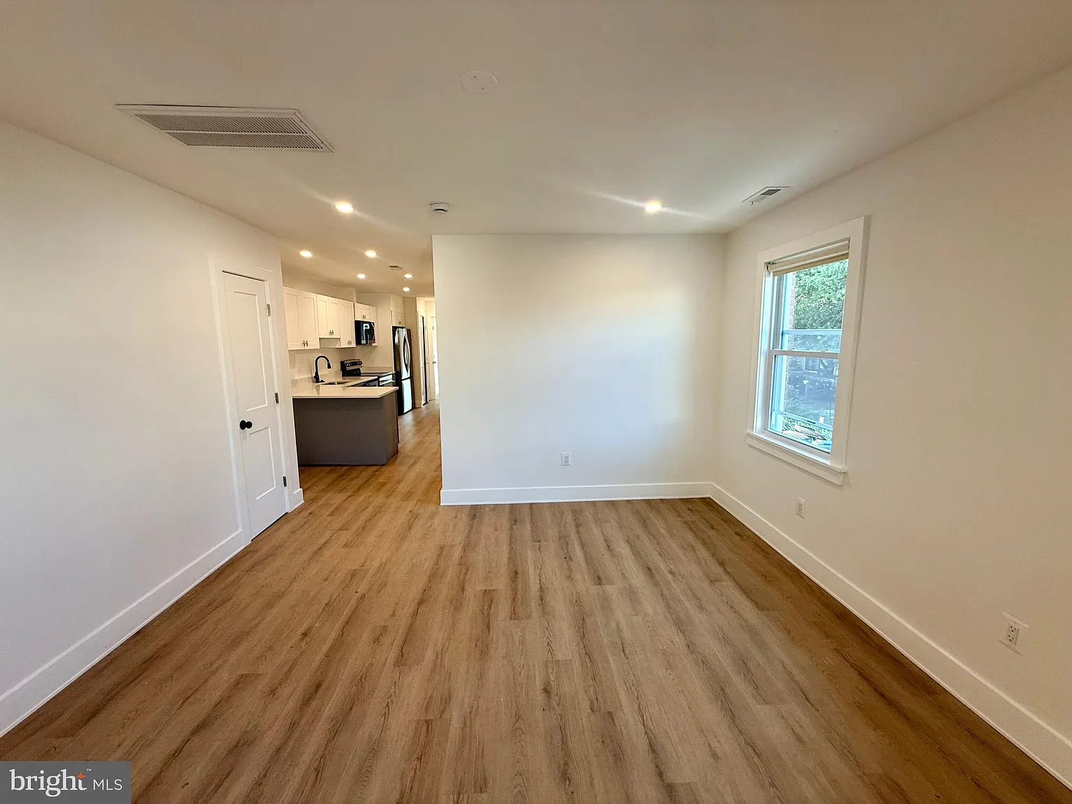 2 bed, 800 sqft, $2,500 — Photo 2