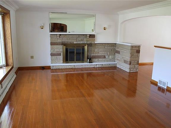 4th image of 410 Newport Dr
