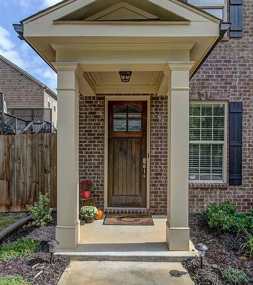 2625 Hickory Hill Dr SE — Photo 4