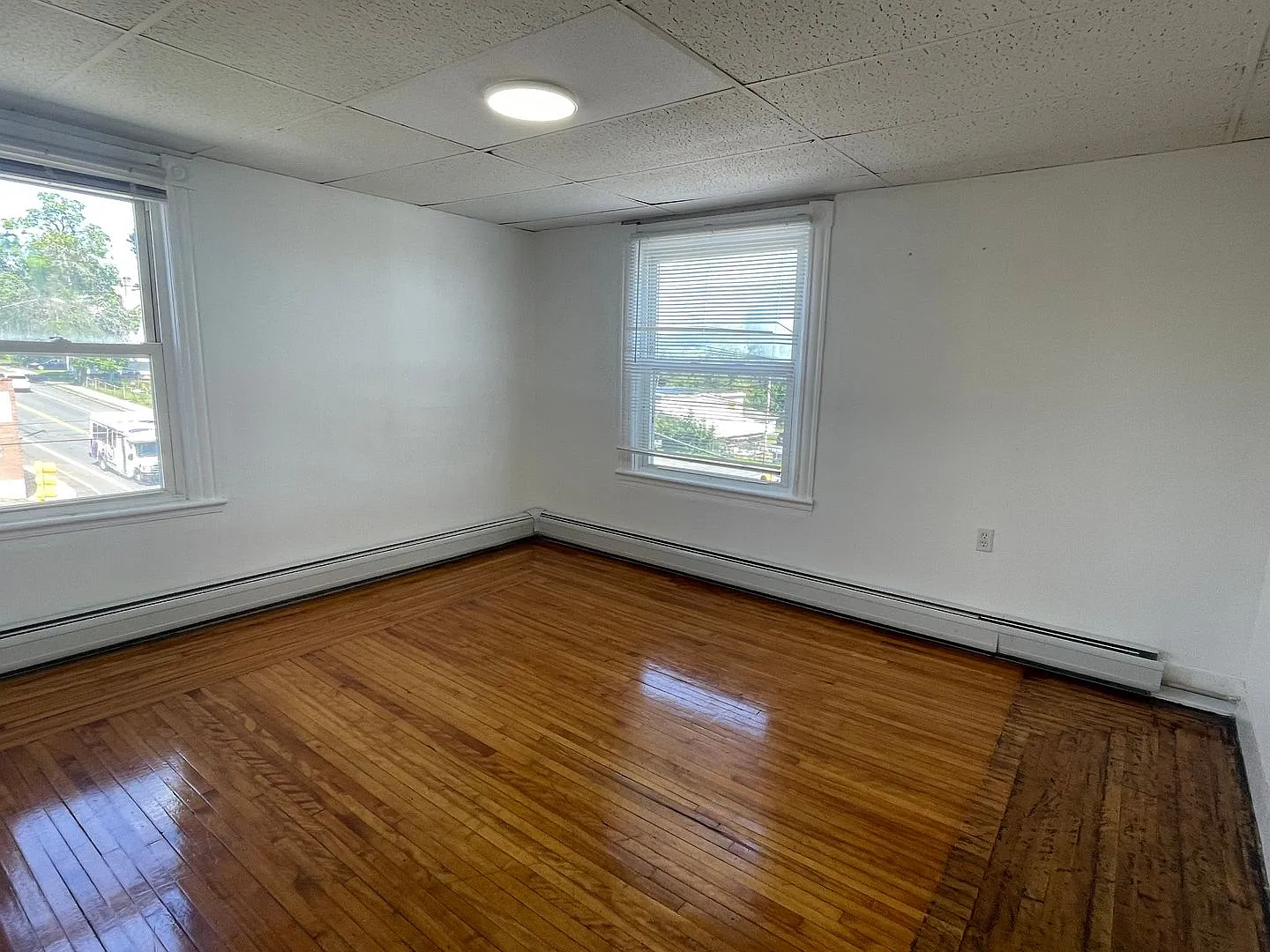 Two-bedroom 3rd floor updated apartment for rent -$1450 Pittsfield — Photo 4