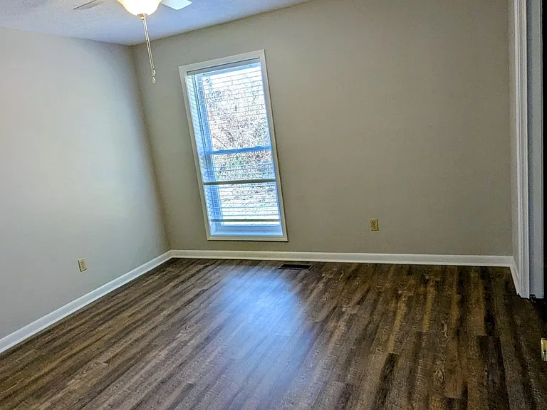 1034 Brookview Dr #C — Photo 7
