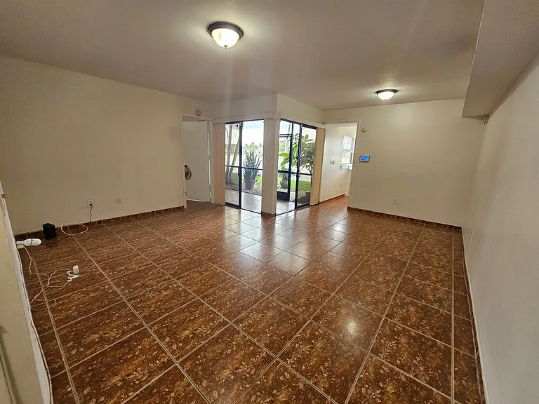 1041 Jefferson Dr #J — Photo 6