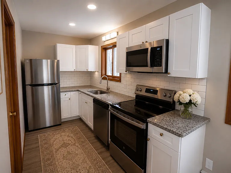 9640 Stony Hollow Dr — Photo 3