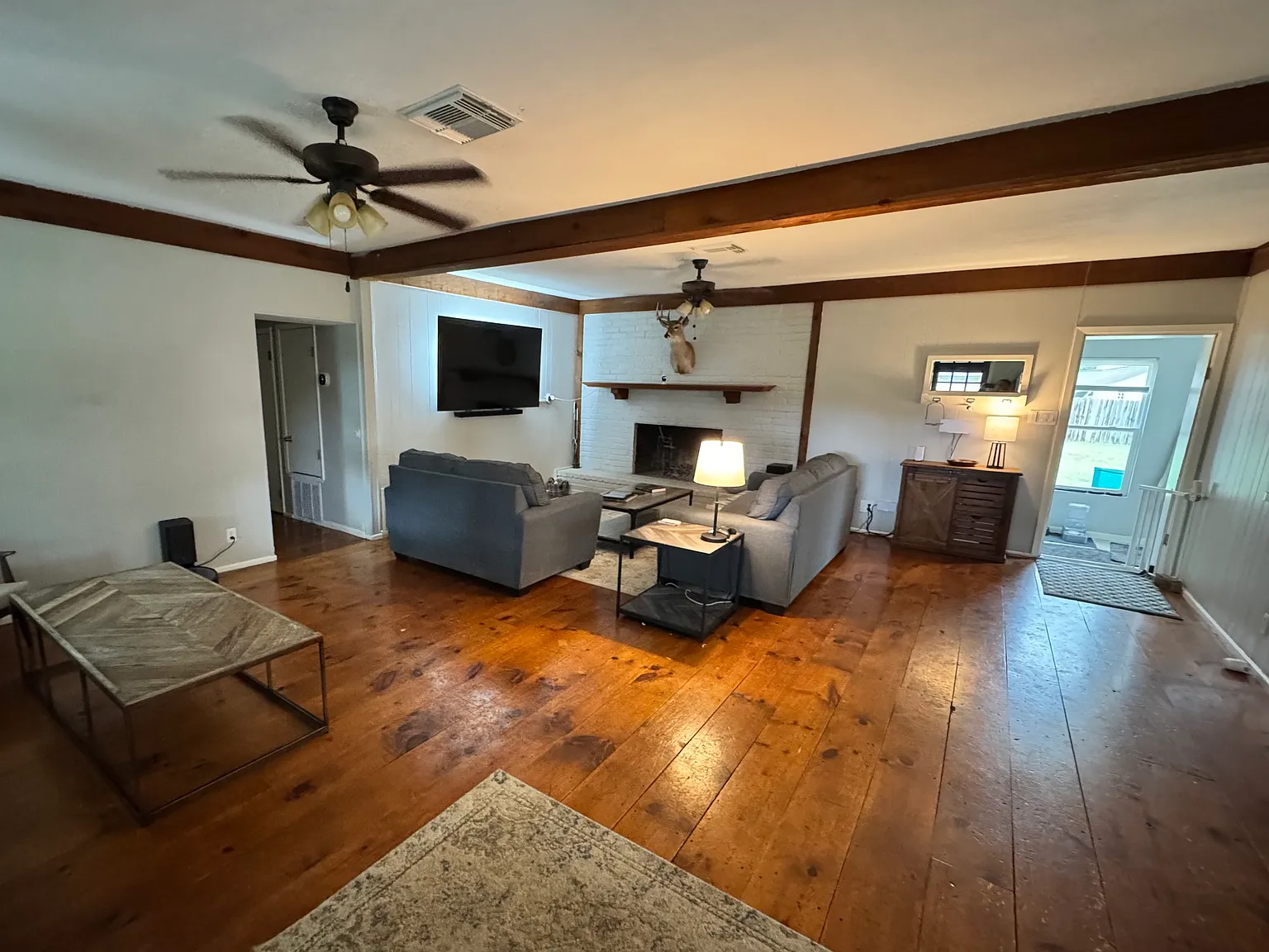 3 bed, 2000 sqft, $1,950 — Photo 2
