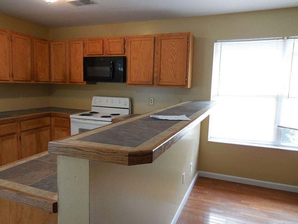 1st image of 224 University Ave #B