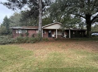 101 Lakeview Dr, Auburn, GA 30011