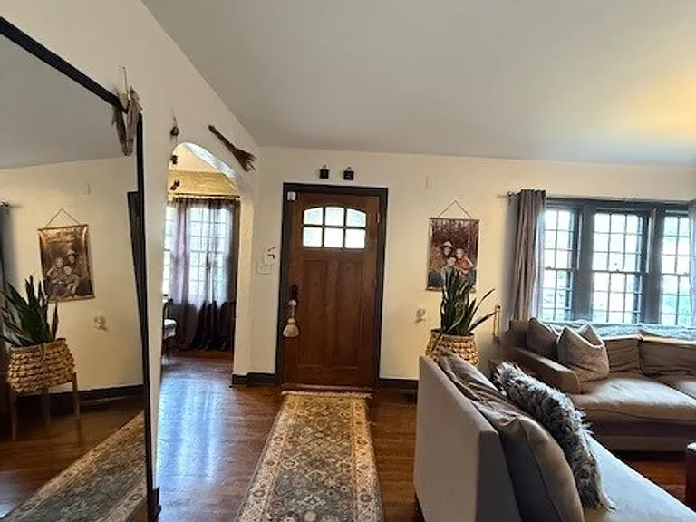2324 S Jefferson St — Photo 4