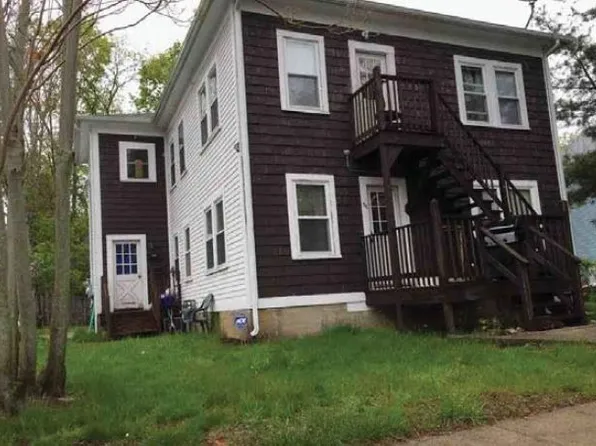 81 Battey St, Putnam, CT 06260