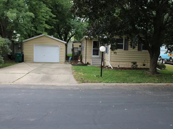 92 Oak Ave, Sandwich, IL 60548