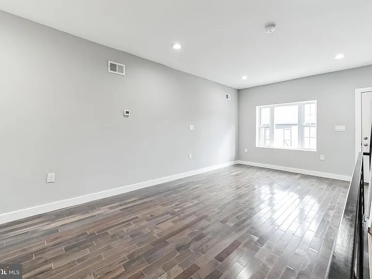 3414 Salmon St — Photo 5