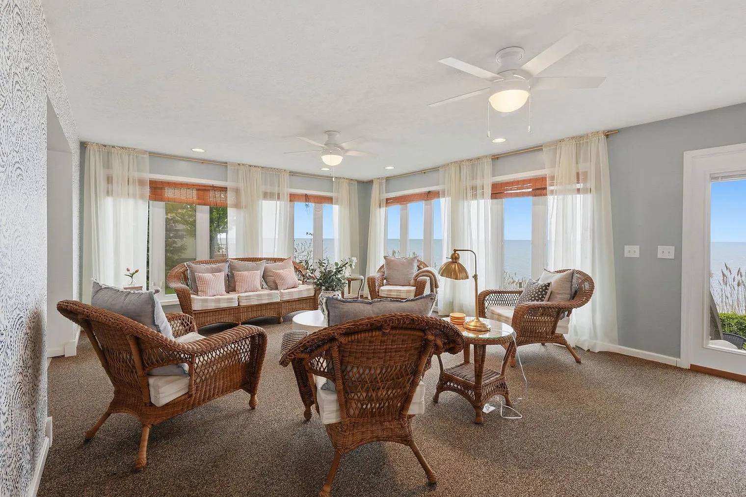 8 bed, 4.0 bath, 3907 sqft, $9,888 — Photo 3