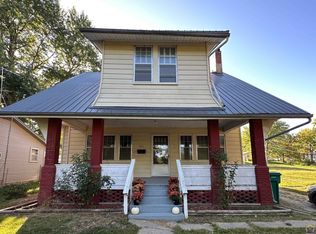 831 New Jersey Ave, Holton, KS 66436