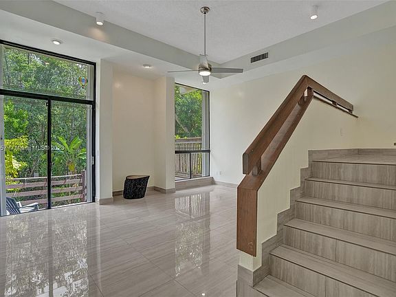3rd image of 2529 NE 135th St Unit 2529
