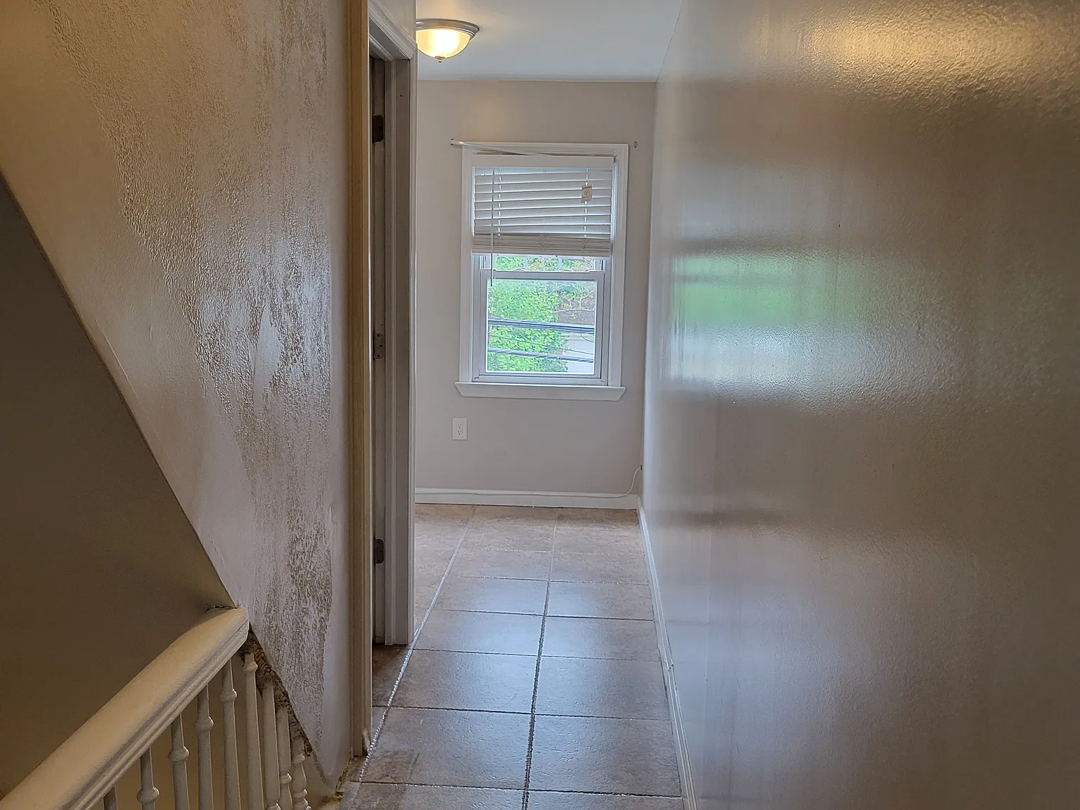 3 bed, 840 sqft, $2,400 — Photo 2